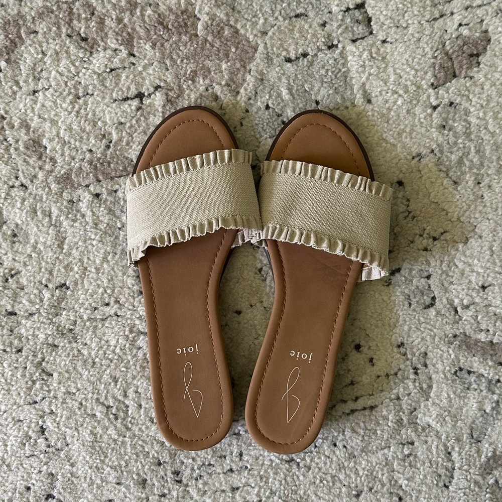 Joie ruffle slip on sandal natural linen size 9.5